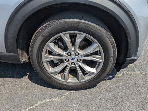 Used 2023 Ford Explorer Limited image 11