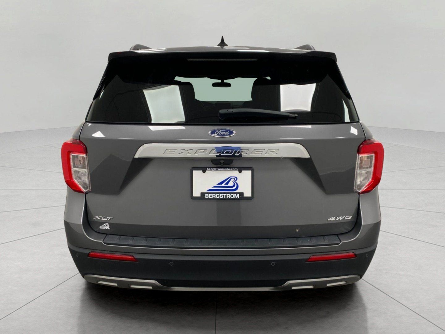 Used 2023 Ford Explorer XLT w/ Equipment Group 202A AWD/4WD image 5