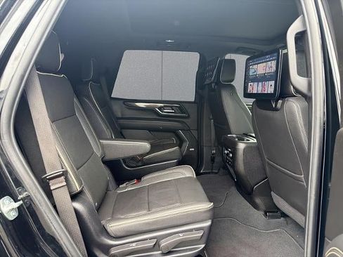 Used 2025 GMC Yukon Elevation w/ Elevation Premium Package AWD/4WD image 16