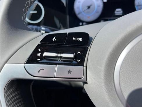 Used 2025 Hyundai Elantra SEL image 20