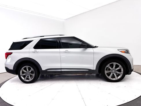 Used 2020 Ford Explorer Platinum w/ Premium Technology Package AWD/4WD image 39