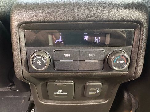 Used 2019 GMC Acadia SLT w/ LPO, Black Accent Package image 16