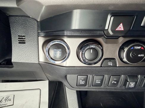 Used 2020 Toyota Tacoma Limited AWD/4WD image 14