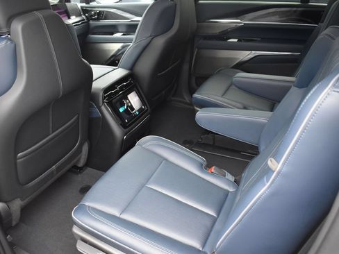 Used 2025 Cadillac Escalade IQ Luxury 2 AWD/4WD image 25
