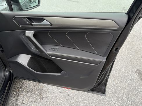 Used 2022 Volkswagen Tiguan SE image 25