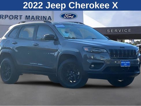Used 2022 Jeep Cherokee Latitude w/ Trailer Tow Group AWD/4WD image 2