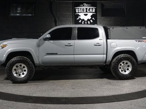 Used 2019 Toyota Tacoma SR5 AWD/4WD image 2
