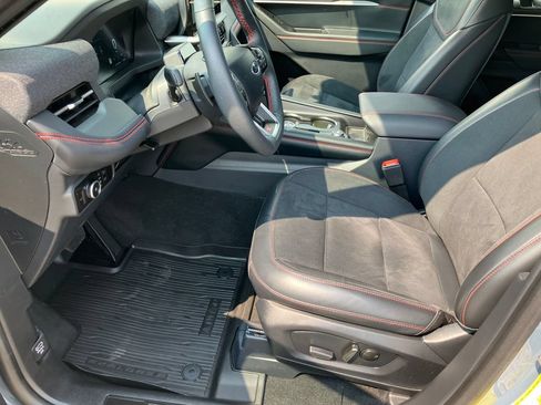 Used 2025 Ford Explorer ST AWD/4WD image 13