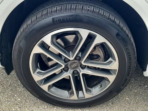 Certified 2025 Audi Q5 Premium w/ Convenience Package AWD/4WD image 9