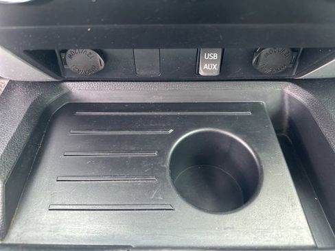 Used 2015 Toyota Tundra SR5 w/ SR5 Upgrade Package image 30