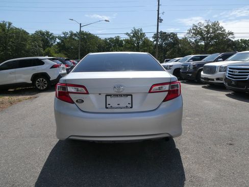 Used 2014 Toyota Camry FWD image 6