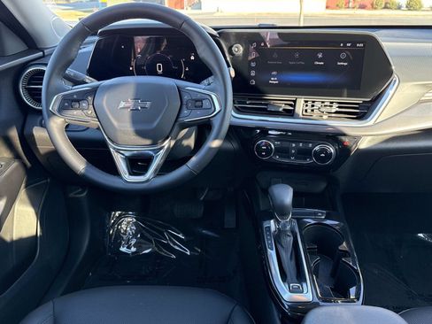 Used 2024 Chevrolet Trax ACTIV w/ Driver Confidence Package image 2