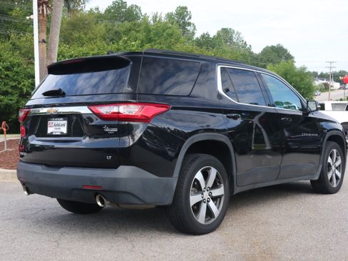 Used 2021 Chevrolet Traverse LT w/ LT Premium Package FWD image 4