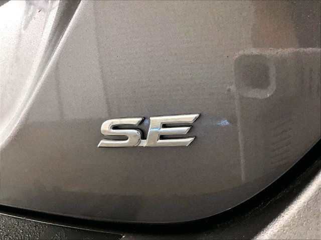 Used 2019 Toyota Camry SE FWD image 13