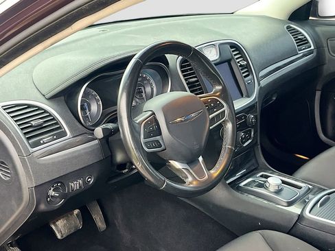 Used 2020 Chrysler 300 Touring w/ Sport Appearance Package RWD image 9
