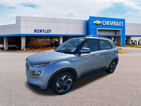 Used 2024 Hyundai Venue SEL image 2