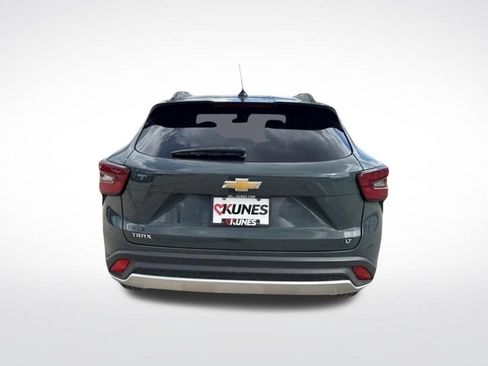 Used 2025 Chevrolet Trax LT FWD image 14