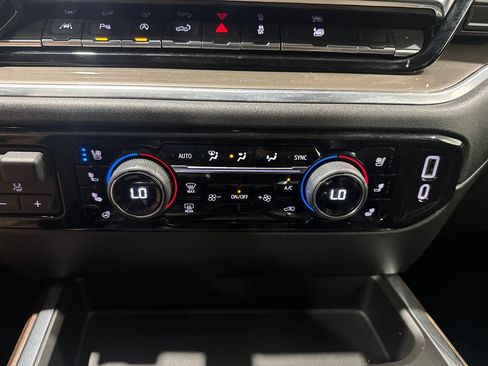 Used 2022 Chevrolet Silverado 1500 High Country w/ High Country Premium Package AWD/4WD image 36