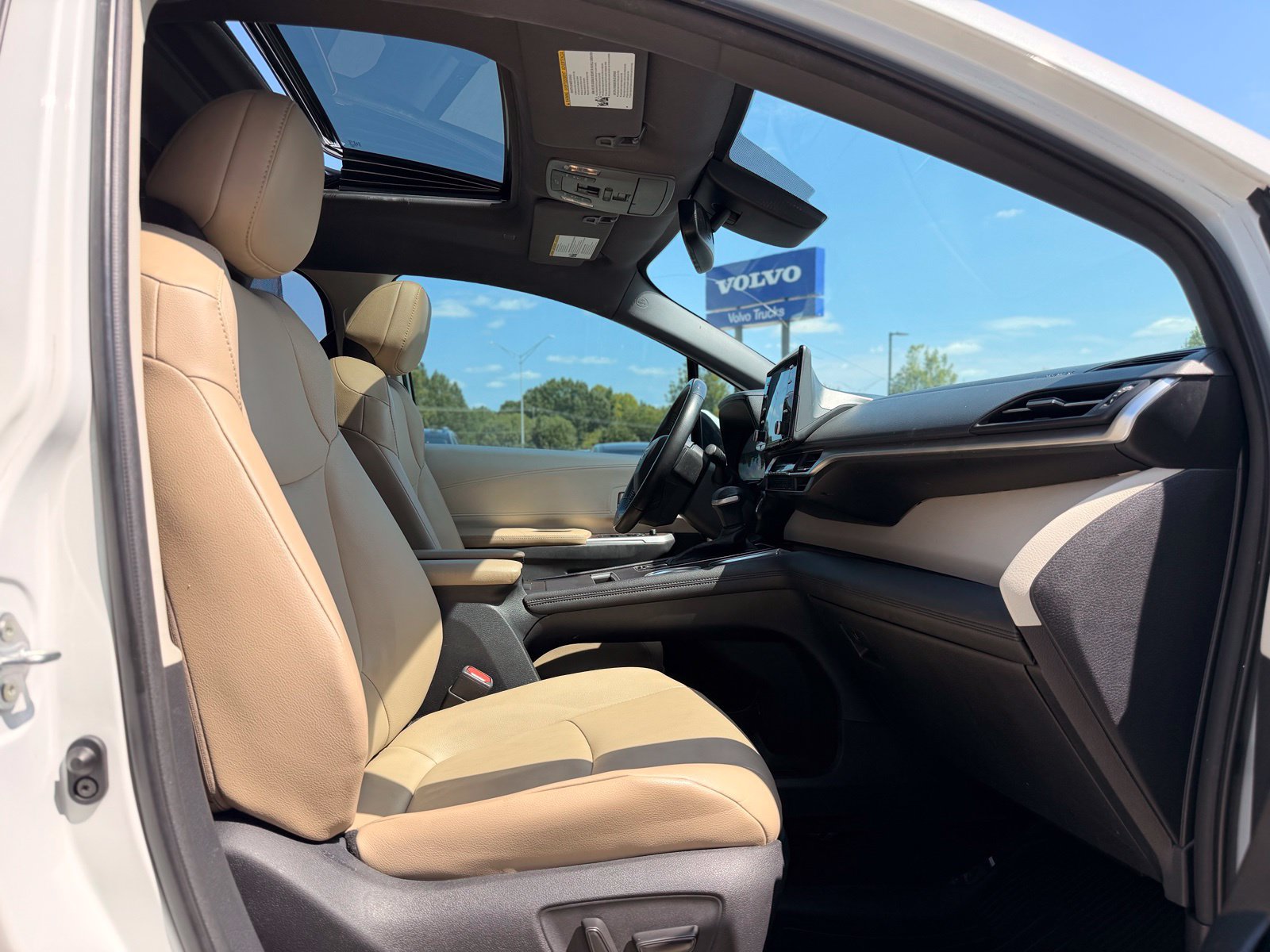 Used 2021 Toyota Sienna XLE FWD image 27