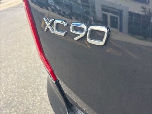 Used 2021 Volvo XC90 T6 Momentum w/ Advanced Package AWD/4WD image 6