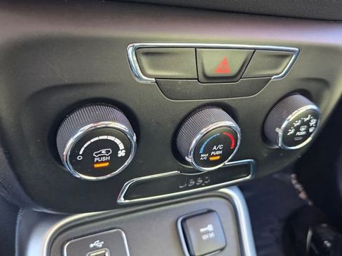 Used 2018 Jeep Compass Sport image 25