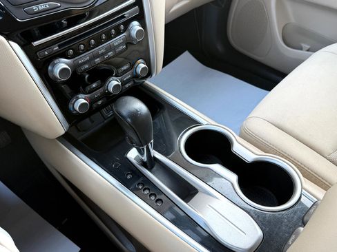 Used 2018 Nissan Pathfinder SV image 25