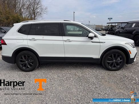 Used 2024 Volkswagen Tiguan SE w/ Panoramic Sunroof Package image 6