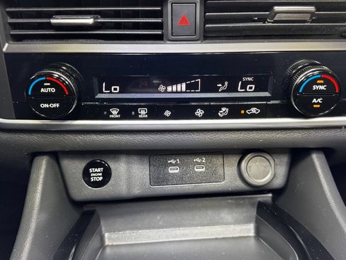 Used 2025 Nissan Rogue SV AWD/4WD image 30