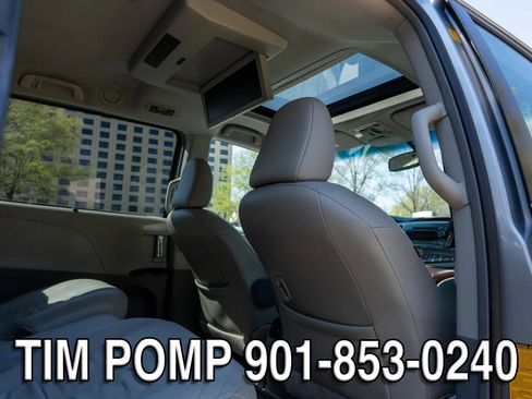 Used 2011 Toyota Sienna XLE w/ Entertainment Pkg FWD image 17