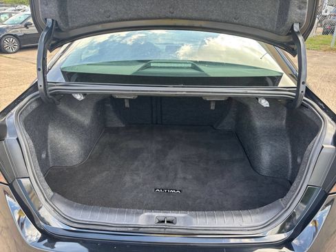 Used 2025 Nissan Altima 2.5 SV FWD image 31