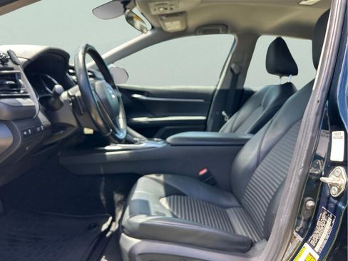 Used 2019 Toyota Camry SE FWD image 9