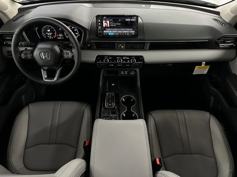 New 2025 Honda Pilot EX-L image 14