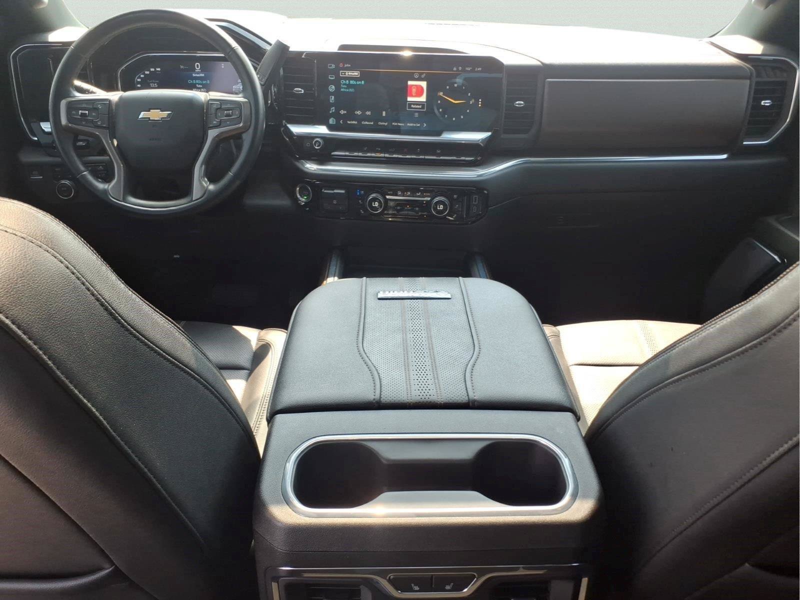 Used 2024 Chevrolet Silverado 2500 High Country w/ High Country Premium Package AWD/4WD image 2