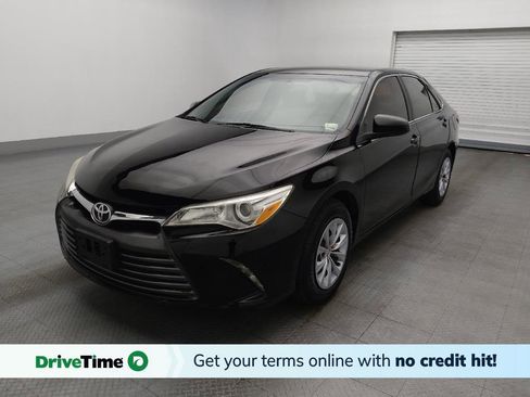 Used 2017 Toyota Camry LE image 1