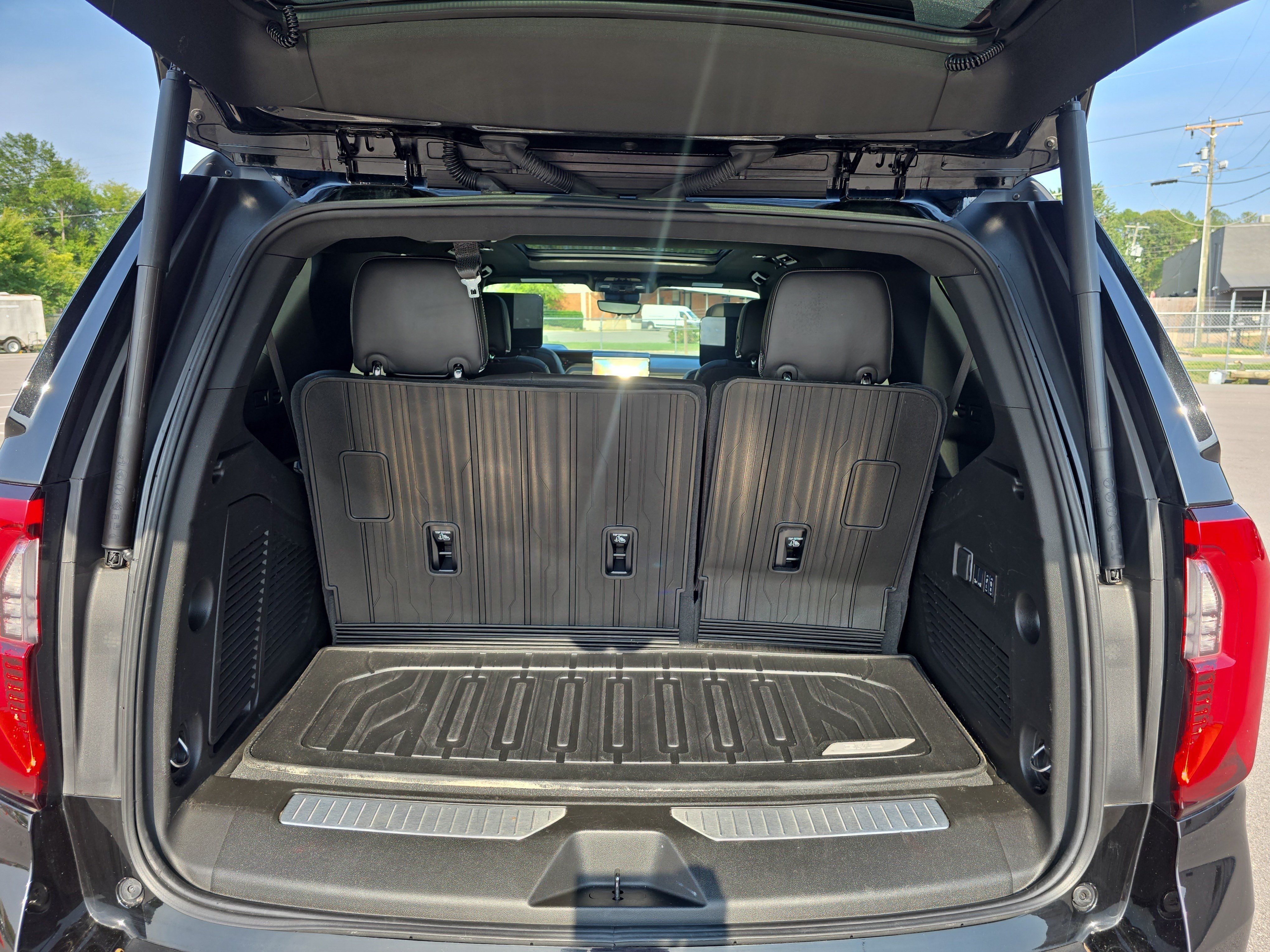 Used 2025 GMC Yukon AT4 Ultimate w/ LPO, Floor Liner Package AWD/4WD image 13