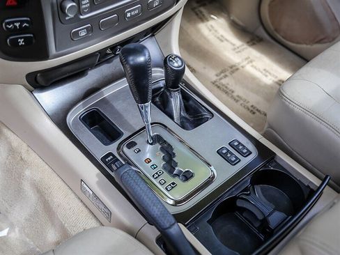 Used 2003 Toyota Land Cruiser image 32