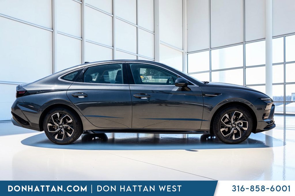 Used 2025 Hyundai Sonata SEL FWD image 31