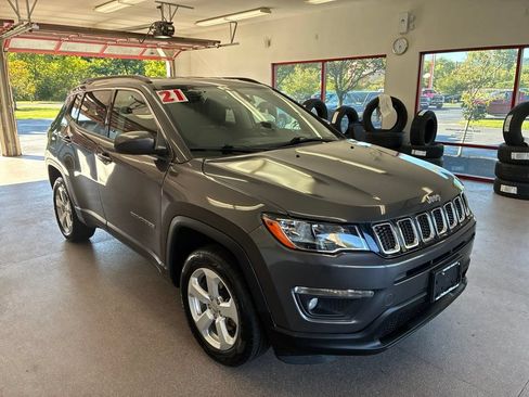 Used 2021 Jeep Compass Latitude AWD/4WD image 1