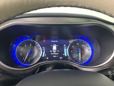 Used 2019 Chrysler Pacifica Limited FWD image 22