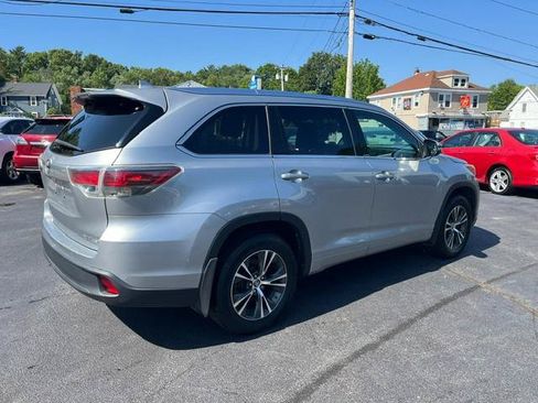 Used 2016 Toyota Highlander XLE AWD/4WD image 4