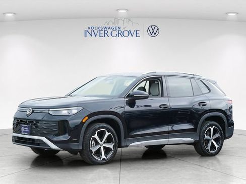 Certified 2025 Volkswagen Tiguan SE AWD/4WD image 3