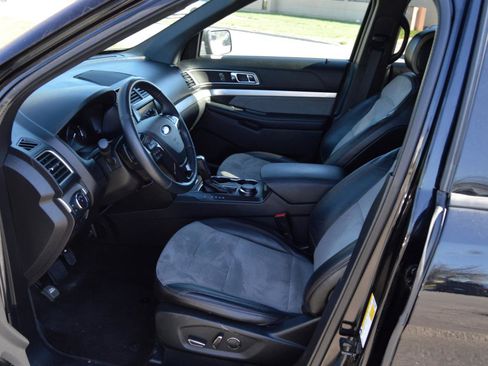 Used 2017 Ford Explorer XLT w/ Equipment Group 202A image 12