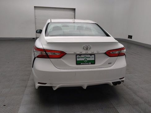 Used 2020 Toyota Camry SE FWD image 6
