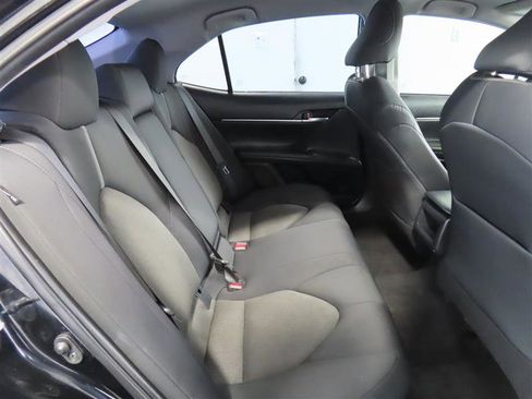 Used 2021 Toyota Camry LE image 31