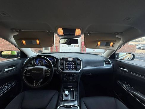Used 2018 Chrysler 300 Touring AWD/4WD image 15