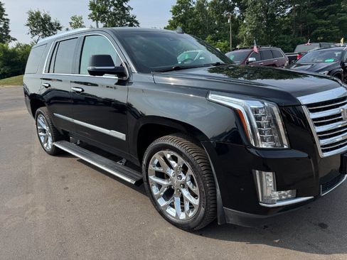 Used 2018 Cadillac Escalade Platinum AWD/4WD image 12