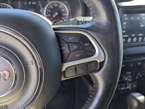 Used 2020 Jeep Renegade Latitude image 11