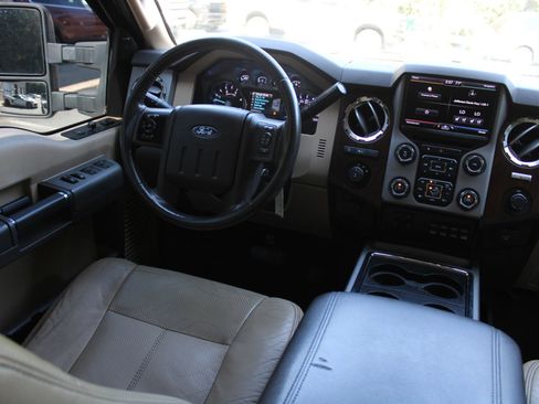 Used 2013 Ford F250 Lariat w/ Lariat Interior Pkg AWD/4WD image 14