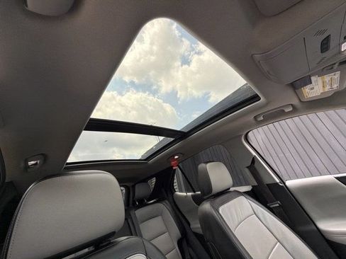 Used 2018 Chevrolet Equinox Premier FWD image 20