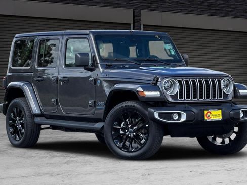 Used 2025 Jeep Wrangler Unlimited Sahara image 2
